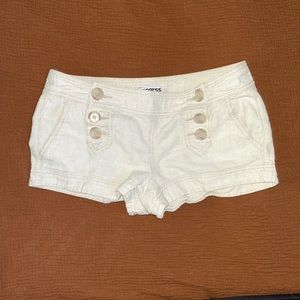 Women’s low cut, linen blend shorts